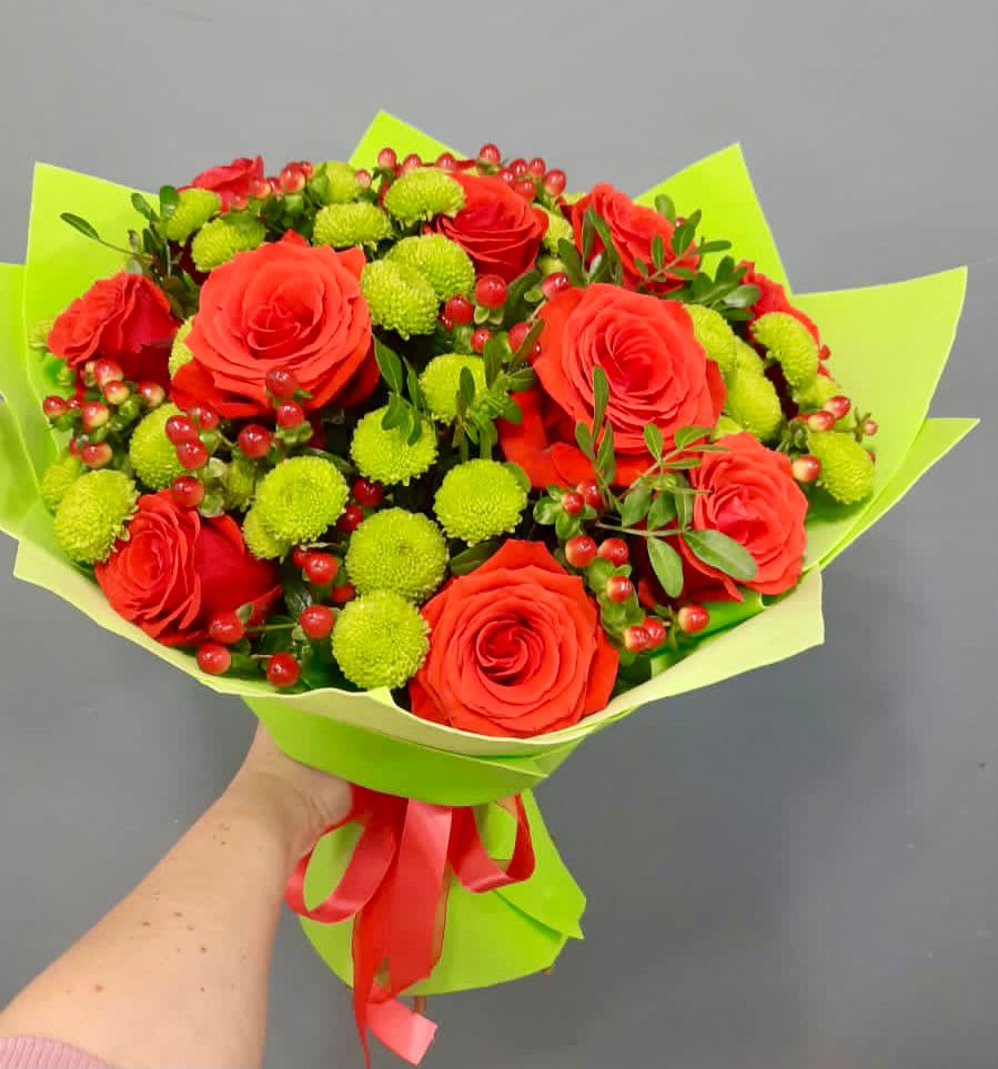 Букет цветов из: Хризантемы и Розы в Медногорский