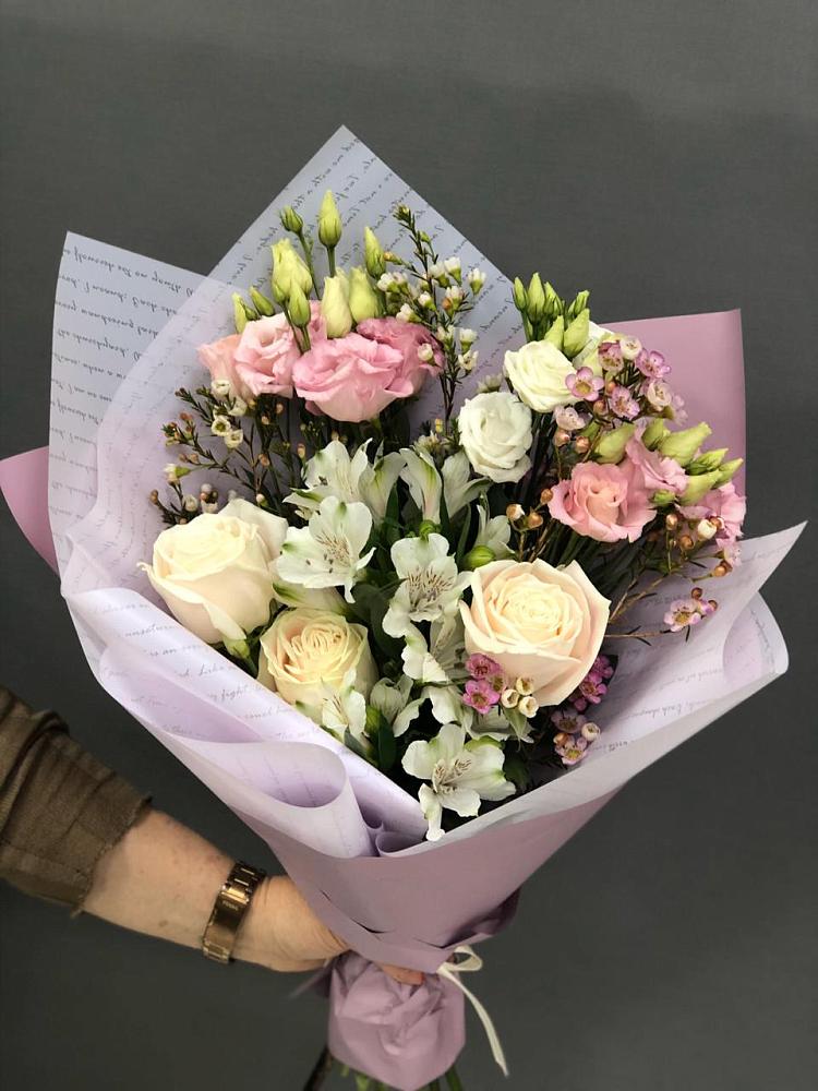 Букет цветов из: Альстромерии, Розы и Лизиантусы в Медногорский