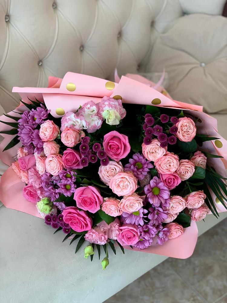 Букет цветов из: Хризантемы, Розы и Лизиантусы в Медногорский