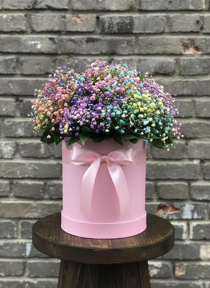 Цветочная композиция из Гипсофила и Розы в шляпной коробке в Медногорский