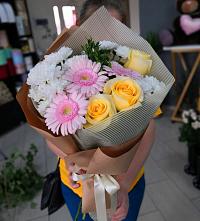 Букет цветов из:  Герберы, Розы и Хризантемы в Медногорский