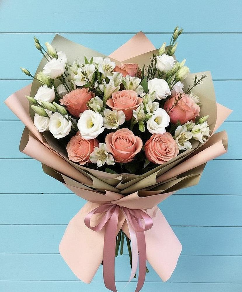 Букет цветов из: Розы, Альстромерии и Лизиантусы в Медногорский