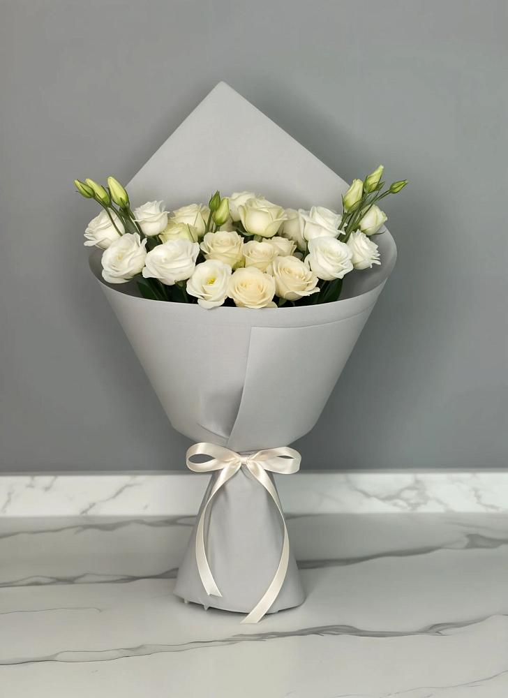 Букет цветов из: Розы и Лизиантусы в Медногорский