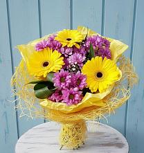 Букет цветов из:  Хризантемы и Герберы в Медногорский