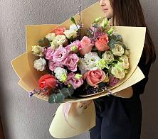 Букет цветов из:  Розы, Лизиантусы и Гвоздики #REPLACE_PRED# Медногорский