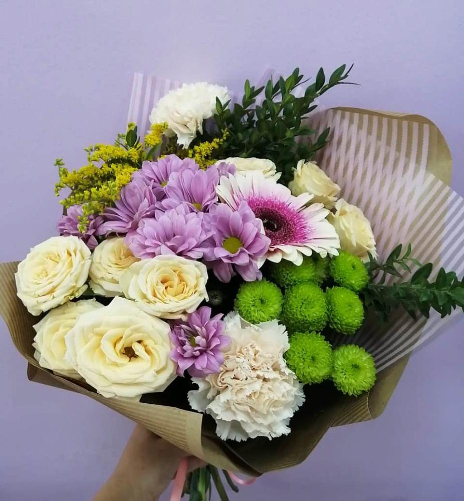 Букет цветов из: Хризантемы, Розы, Гвоздики и Герберы в Медногорский