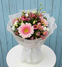 Букет цветов из:  Герберы, Альстромерии и Лизиантусы в Медногорский