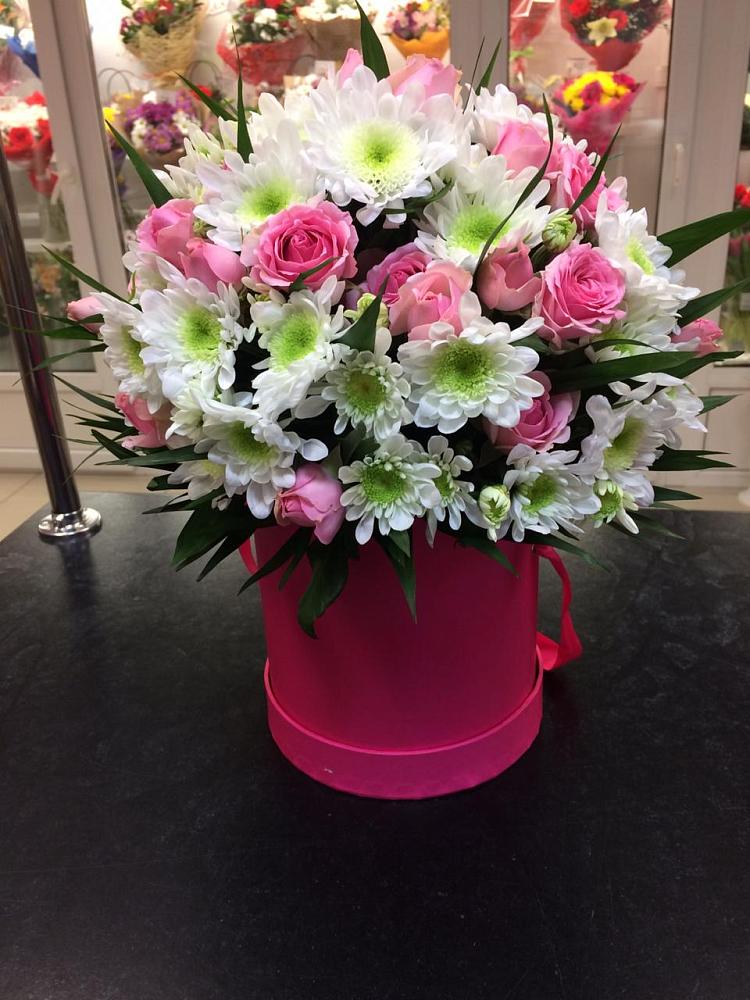 Цветочная композиция из Розы и Хризантемы в шляпной коробке в Медногорский