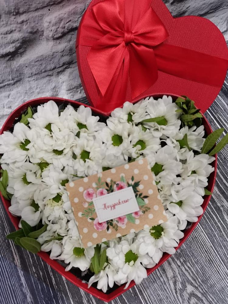 Цветочная композиция из Хризантемы в виде сердца в Медногорский