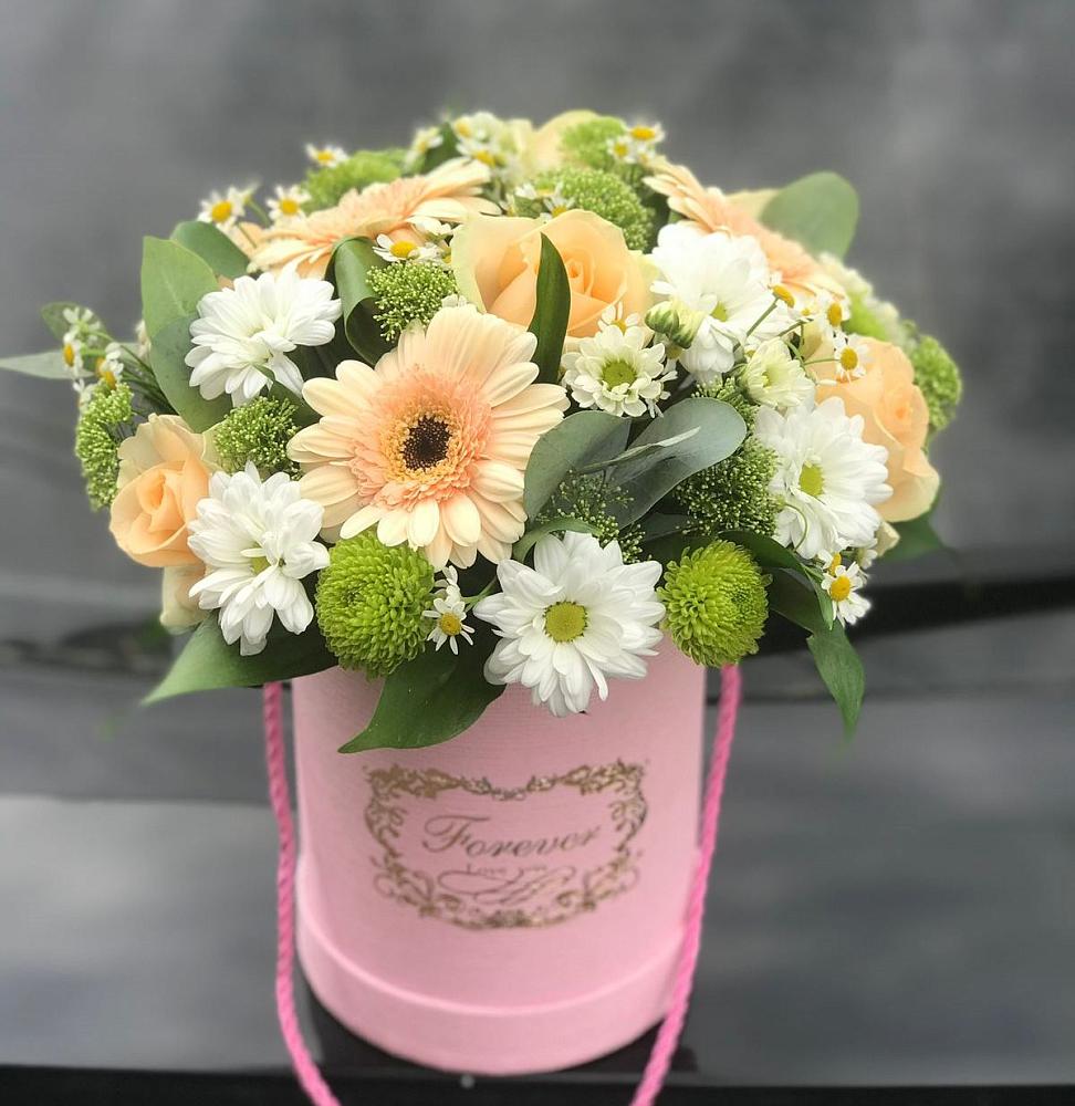 Цветочная композиция из Розы, Герберы и Хризантемы в шляпной коробке в Медногорский