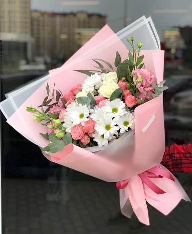 Букет цветов из: Розы, Лизиантусы и Хризантемы в Медногорский