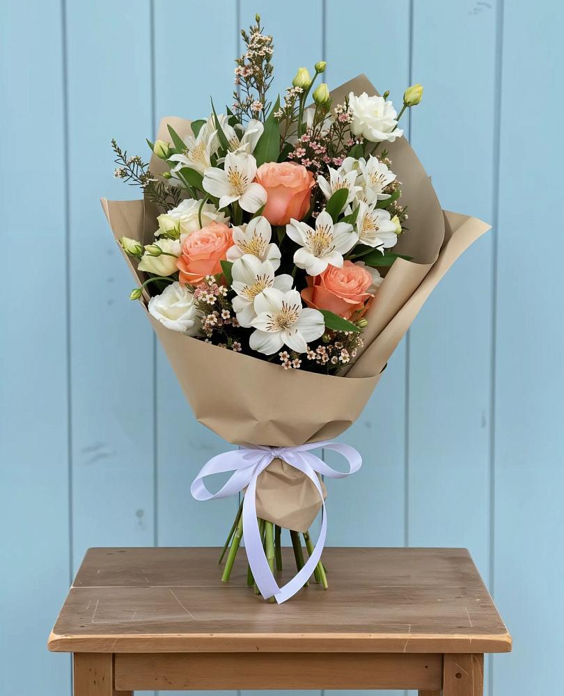 Букет цветов из: Альстромерии, Лизиантусы, Розы и Хризантемы в Медногорский