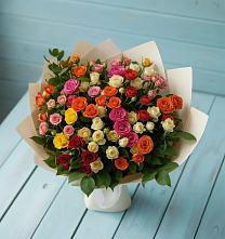 Букет Микс из разноцветных кустовых роз в Медногорский
